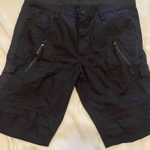 Men’s cargo style shorts